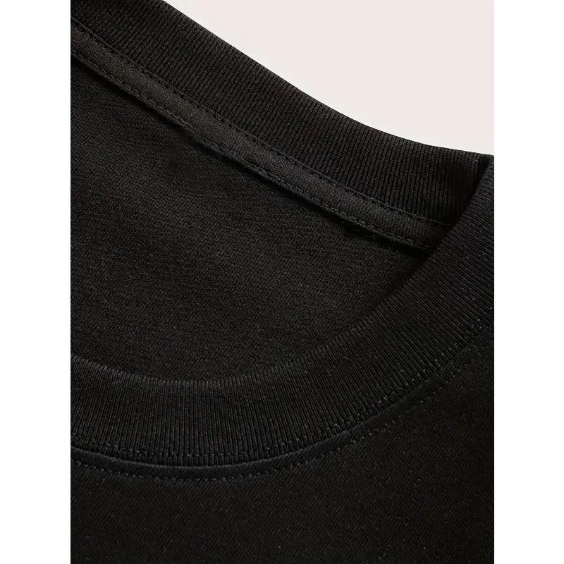 メンズTシャツ - 白と赤の翼のデザインが入ったブラックカジュアル半袖トップス。普段使い、ジム、パーティーに。