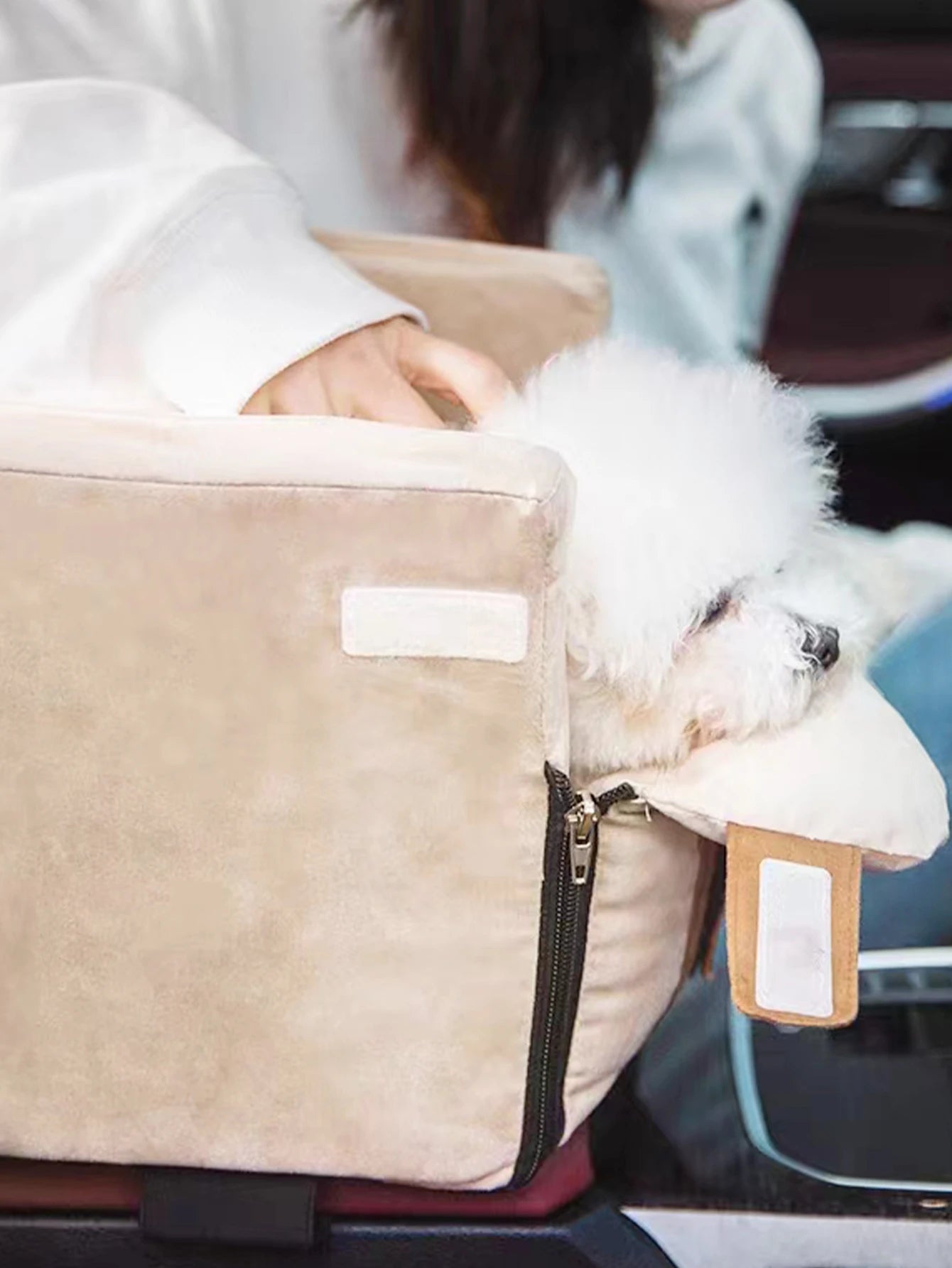 車の犬用ベッド 小型犬用バスケット ペット用温かいペット用品 猫用品 ケージ 猫用子犬ソファバスケット